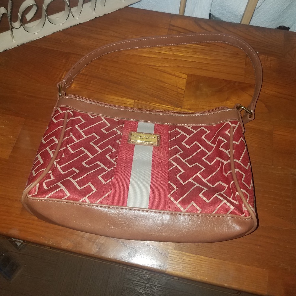 SALE🍂🍂 Tommy Hilfiger red mini shoulder bag!